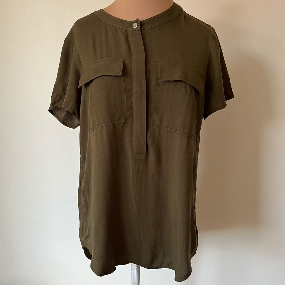 Theory Afta Short Sleeve Olive Green Pockets Button Up Short Sleeve Top EUC XS